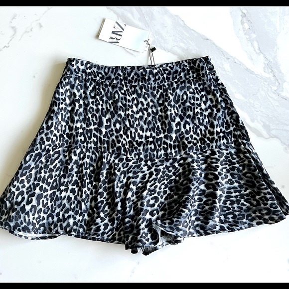 New - Zara Women Skirt/Skort - Super cute & soft - Picture 2 of 5